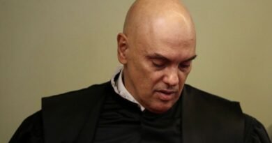 Além de impeachment, oposição fala em apreender e acessar telefone de Moraes em documento