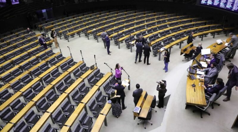 Câmara conclui votação da reoneração da folha; texto vai à sanção presidencial