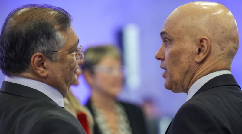 Dino diz que Moraes tem “coragem e independência necessárias para fazer o certo“