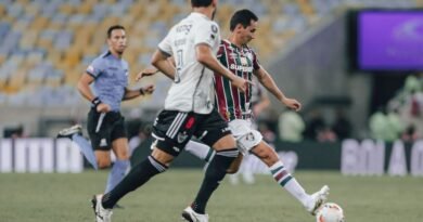 Jogadores do Fluminense discutem em jogo contra o Atlético-MG pela Libertadores