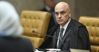 Moraes nega desbloqueio do X e condiciona retorno ao pagamento de multas