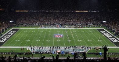 NFL no Brasil: LeBron James detona gramado do estádio do Corinthians