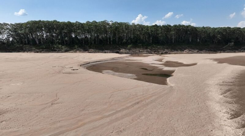 Nível do Rio Madeira atinge menos de 1 metro pela primeira vez na história