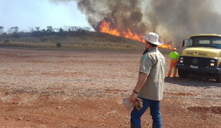 O fogo é inimigo mortal do agricultor, diz ex-ministro da Agricultura à CNN