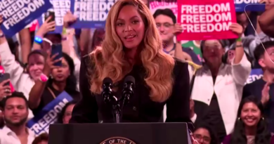 Beyoncé participa de comício e apoia Kamala Harris para presidente nos EUA