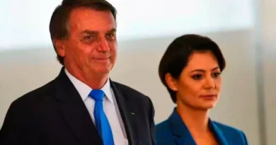 Bolsonaro diz que não quer ver Michelle na política, mas que ela cogita candidatura ao Senado