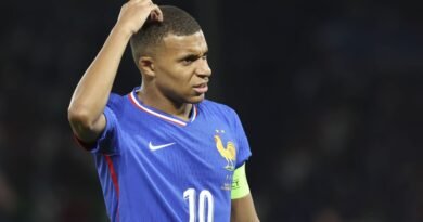 Desfalque polêmico na França, Mbappé vai a balada na Suécia