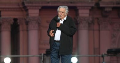 Pepe Mujica faz discurso com tom de despedida em evento de campanha