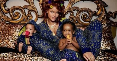 Rihanna posa ao lado dos filhos com looks combinando; veja