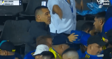 Riquelme evita briga de torcedores em jogo do Boca Juniors; veja vídeo