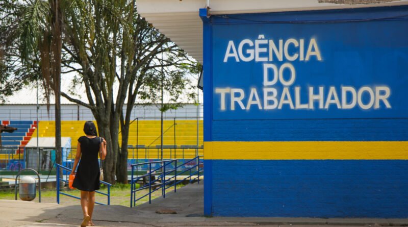 Agências do trabalhador têm mais de mil vagas abertas nesta sexta-feira (29)