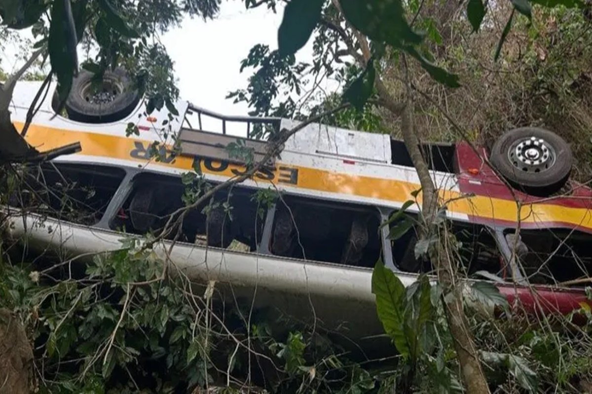 AL: criança morre e mortos em acidente de ônibus sobem para 18