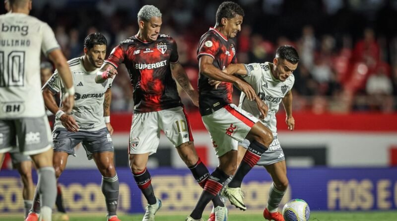 Atlético-MG abre 2 a 0, cede empate ao São Paulo e chega a 9 jogos sem vencer