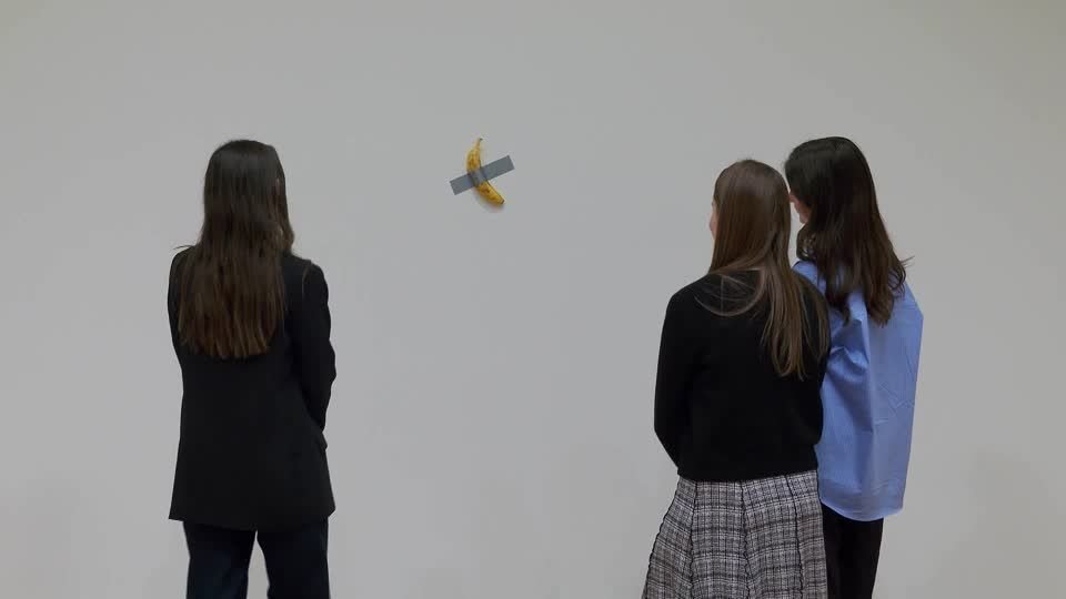 Banana é arrematada por R$ 35 milhões em leilão de arte