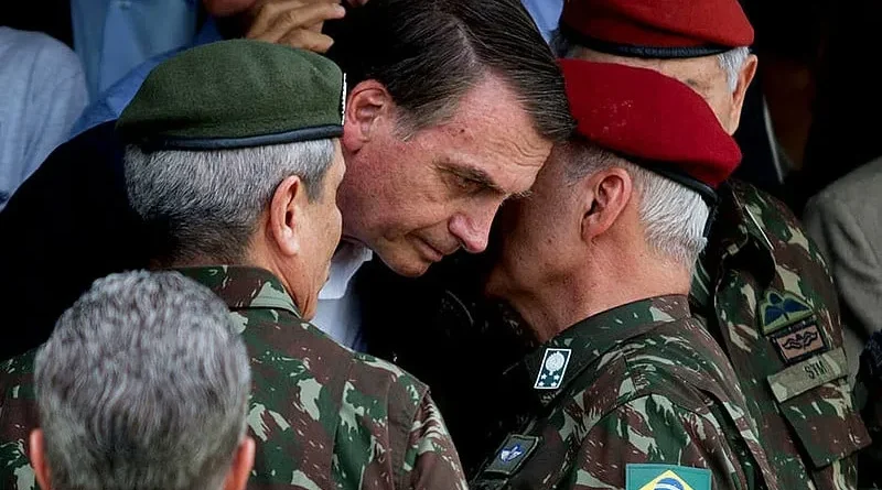 Bolsonaro tenta jogar trama golpista para Heleno e Braga Netto, e militares reagem