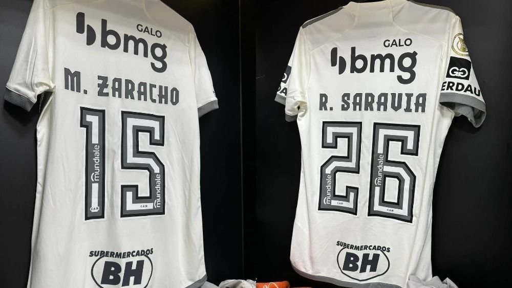 Com camisas de ex-Racing, Atlético-MG provoca Cruzeiro após vice da “Sula“