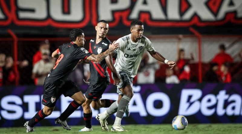 Em duelo de Atléticos, Dragão vence Galo no Brasileirão