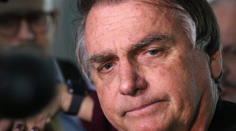 rio de janeiro (rj), 29/06/2023 o ex presidente jair bolsonaro desembarca no aeroporto santos dumont e fala sobre o julgamento no tse que pode torná lo inegelível. foto:tânia rêgo/agência brasil