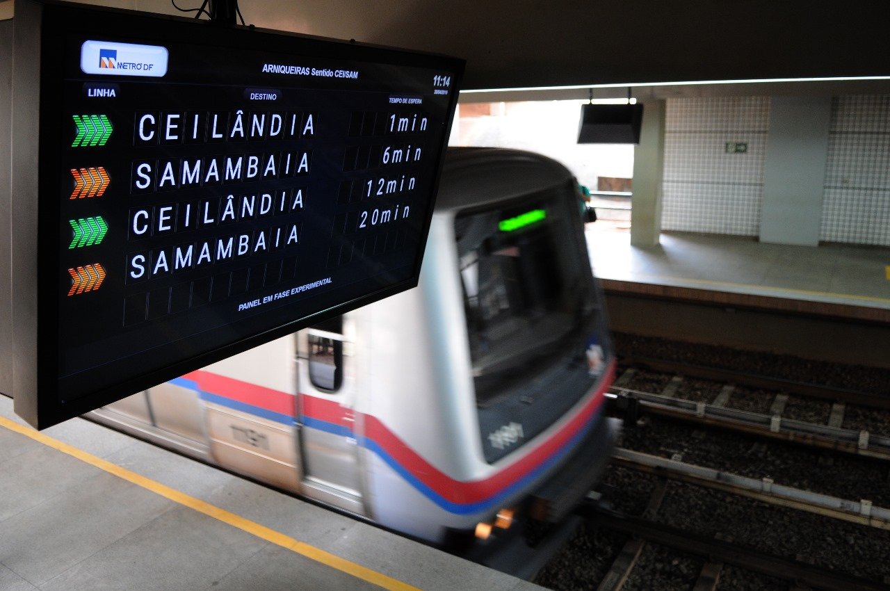 Pregão eletrônico permitirá a troca de painéis informativos nas estações do Metrô