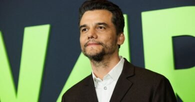 Wagner Moura vai dirigir e estrelar filme com Elisabeth Moss e Sofia Carson