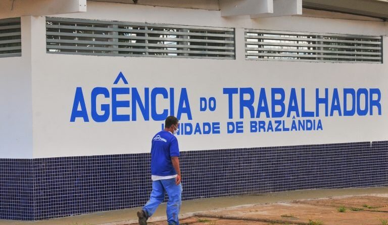 Agências do trabalhador têm vagas com salários de até R$ 3,5 mil nesta terça (17)