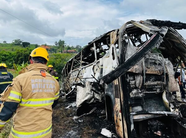 Acidente em MG é a maior tragédia em rodovias federais desde 2008