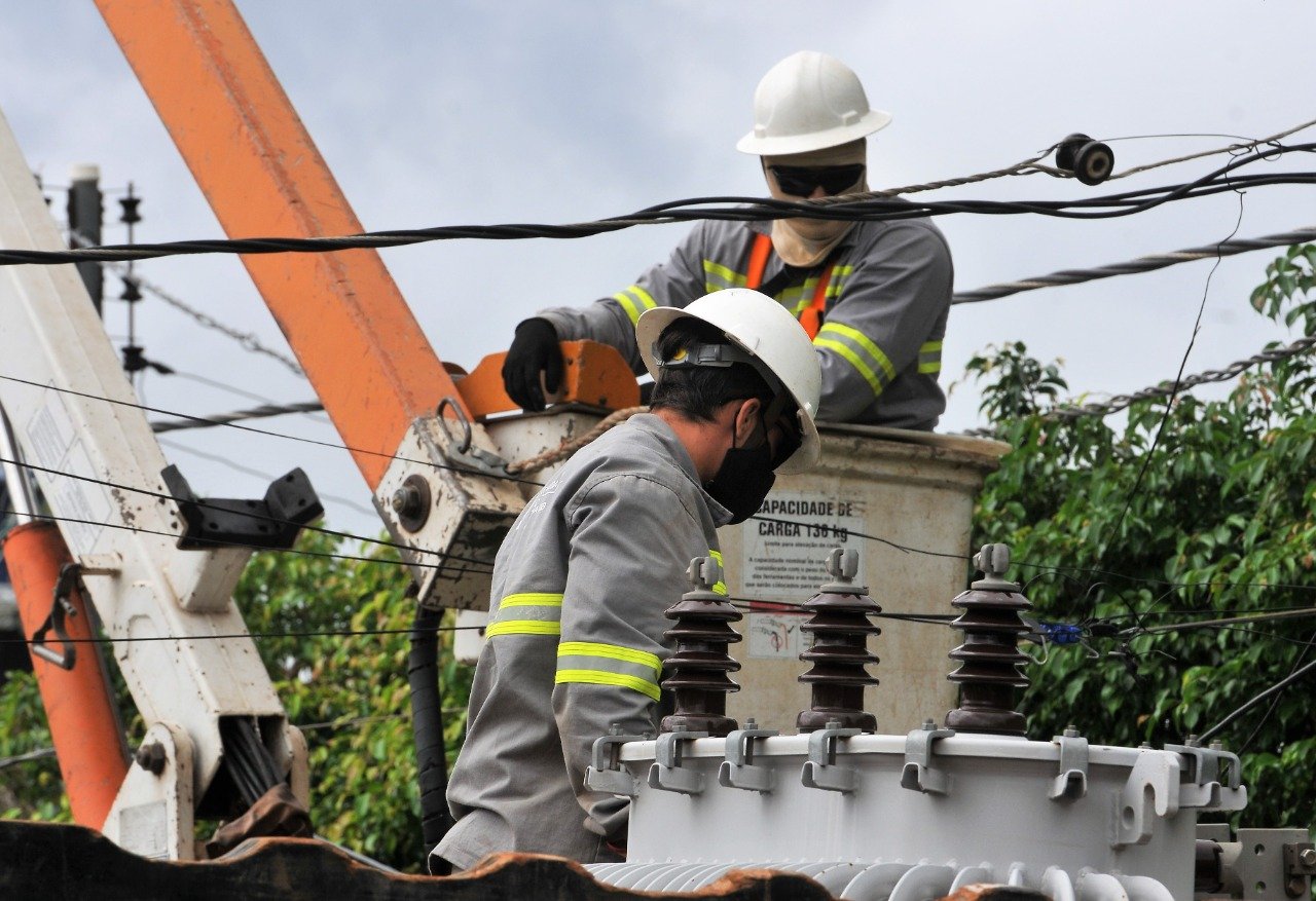 Áreas de quatro RAs ficam sem energia para manutenção na rede nesta terça (17)