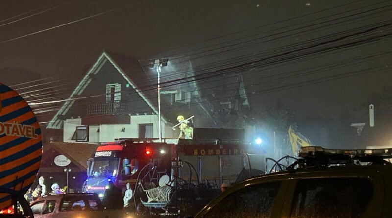 Bombeiros começam a retirada dos corpos em Gramado