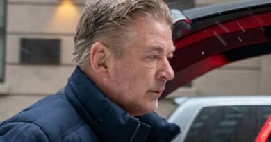 Caso de homicídio de Alec Baldwin é arquivado pelos promotores do Novo México