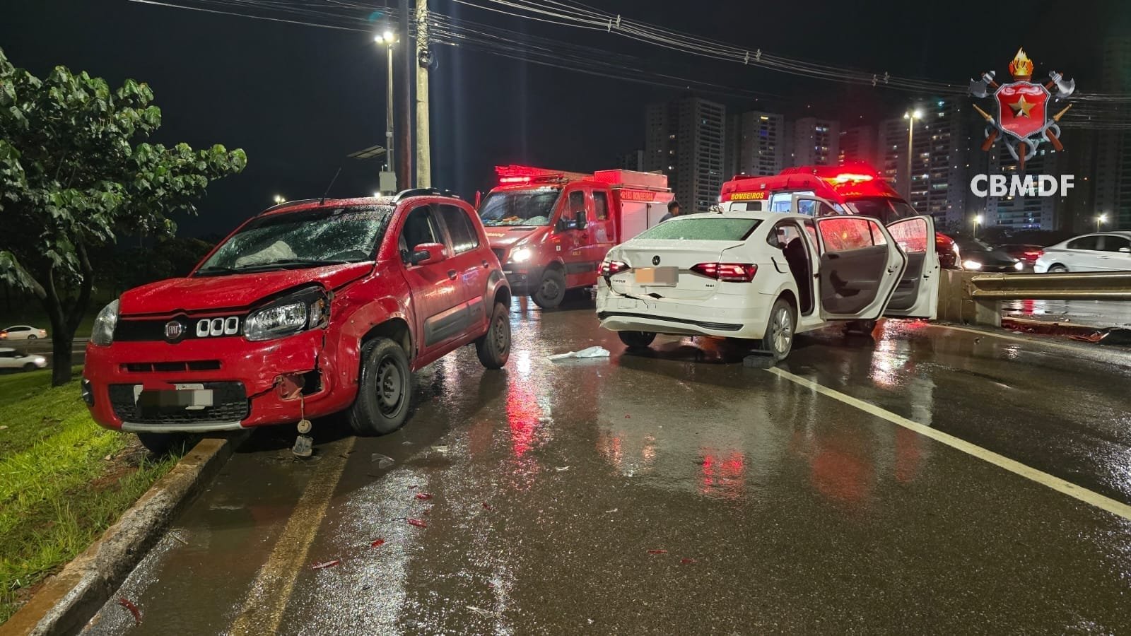 Colisão entre dois veículos em Taguatinga deixa uma pessoa ferida e criança transportada para avaliação médica