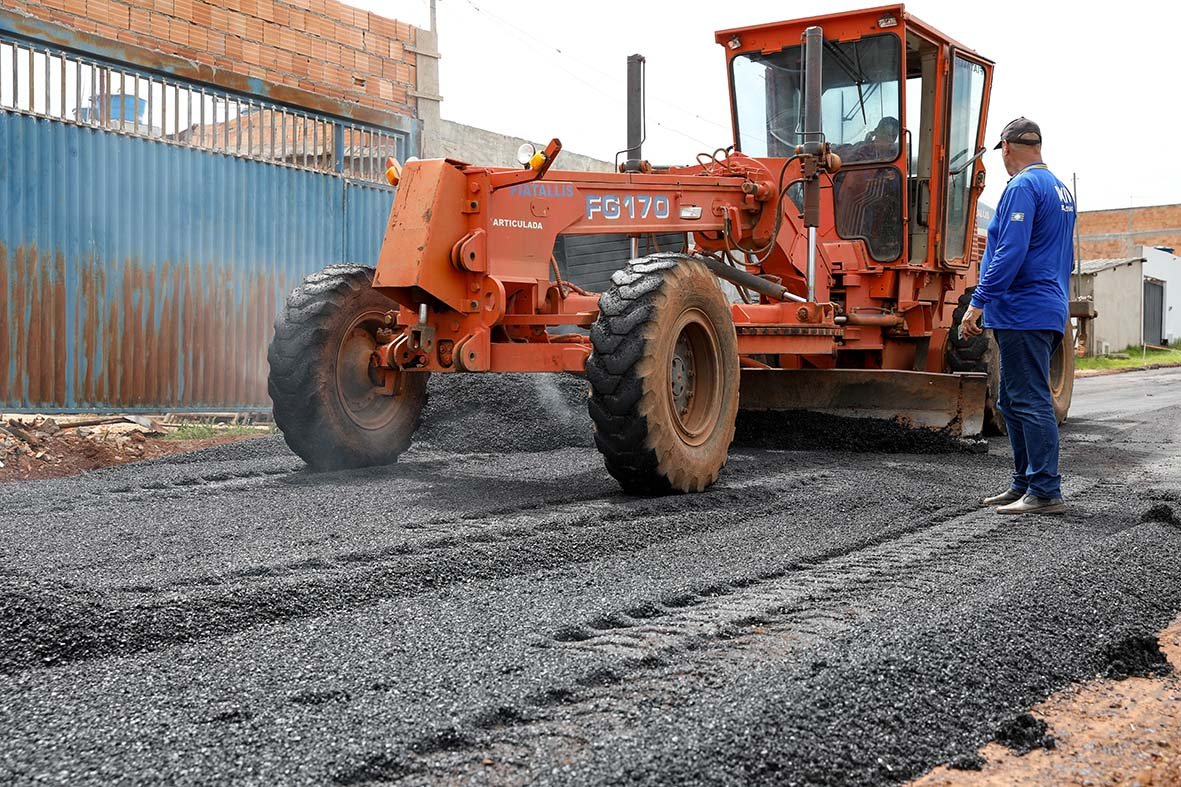 Com regularização, quadras de São Sebastião recebem pavimentação asfáltica