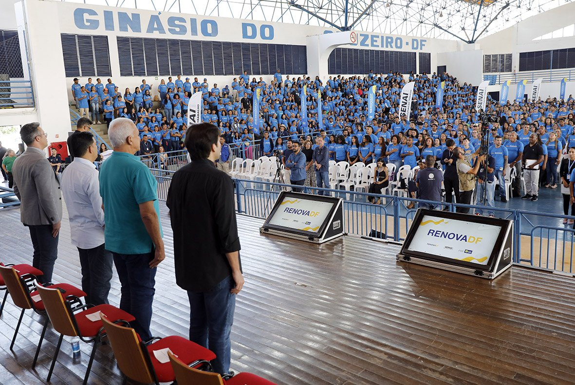 Formatura do 3º Ciclo do RenovaDF entrega diploma a 2,3 mil alunos