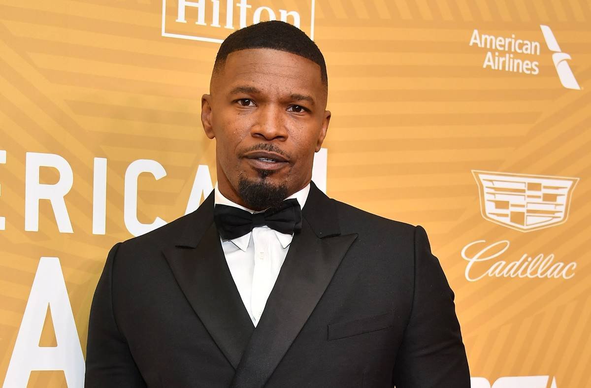 Jamie Foxx leva pontos no rosto após confusão em festa de aniversário