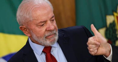 Lula informa aos ministros que fará trocas no 1º escalão