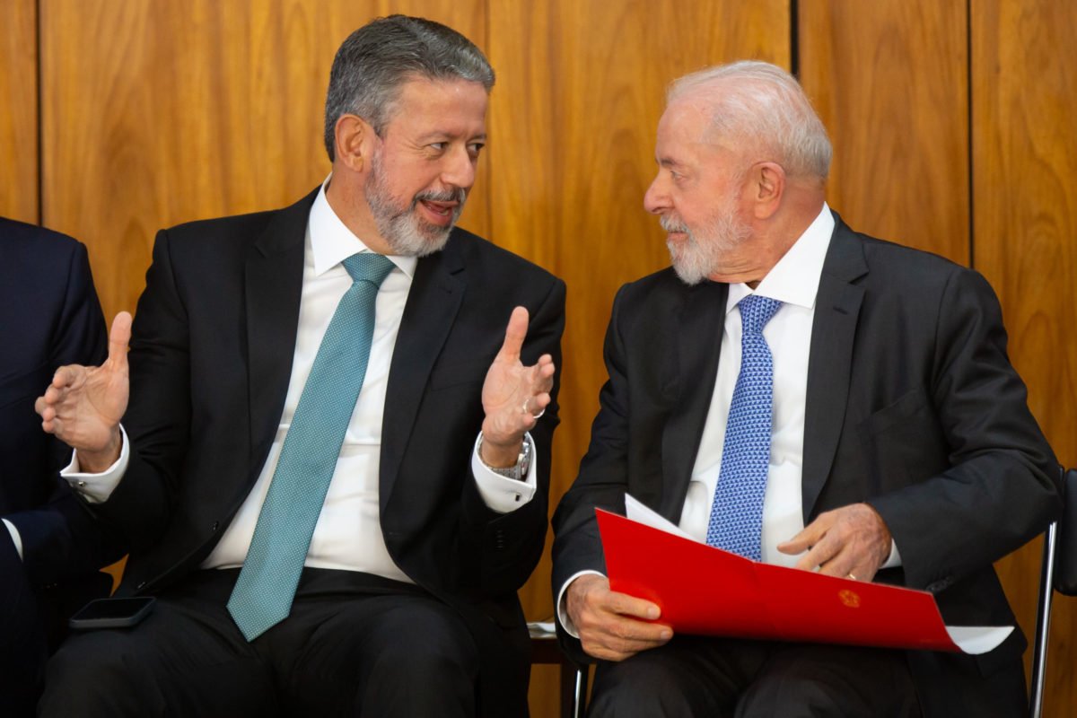 Lula recebe Lira antes de reunião com líderes para tratar de emendas