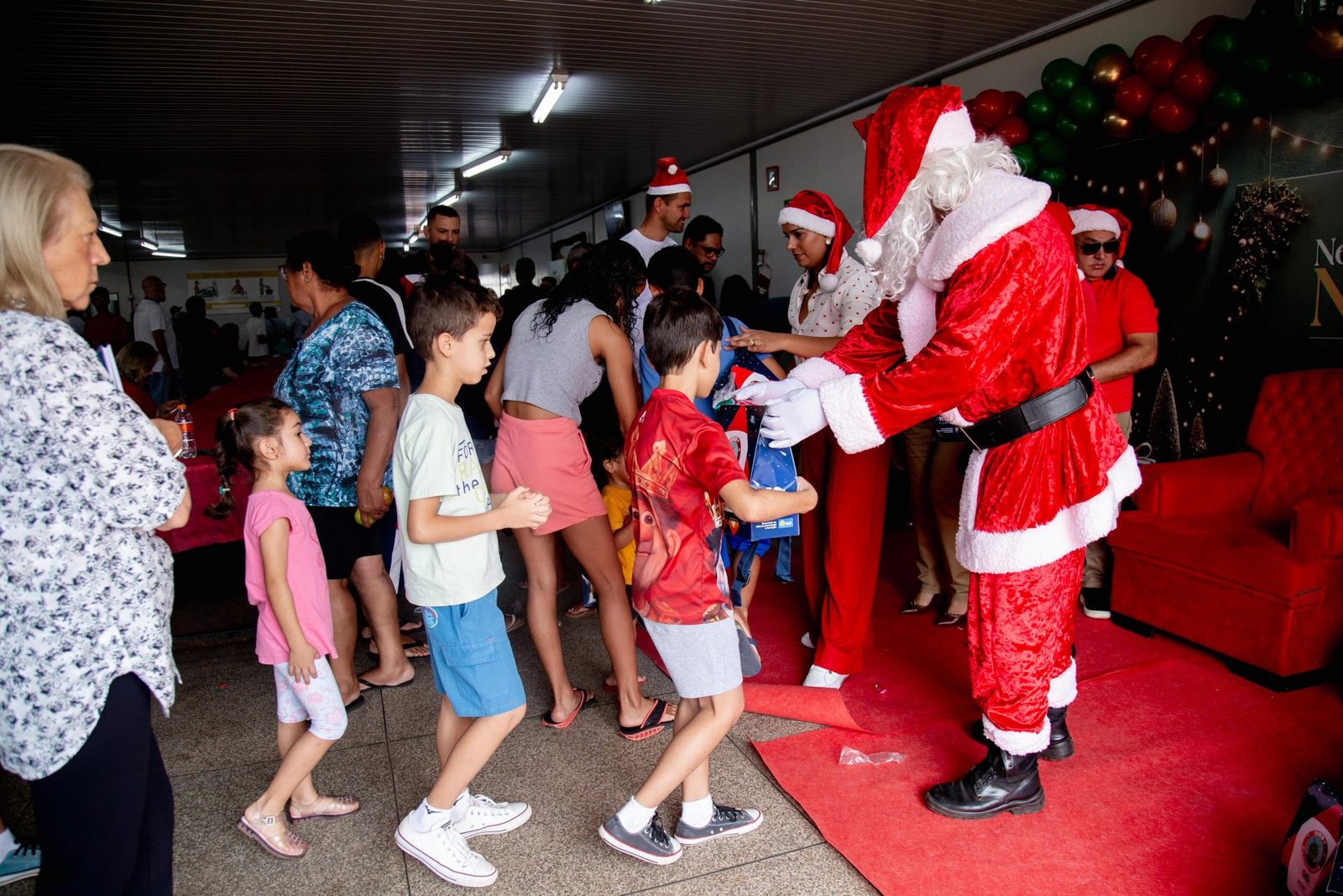 Nosso Natal leva 3 mil refeições e caravana do Papai Noel a Santa Maria