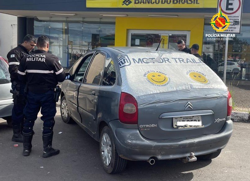 PMDF recupera carro roubado e prende suspeito com materiais para falsificação na DF-001