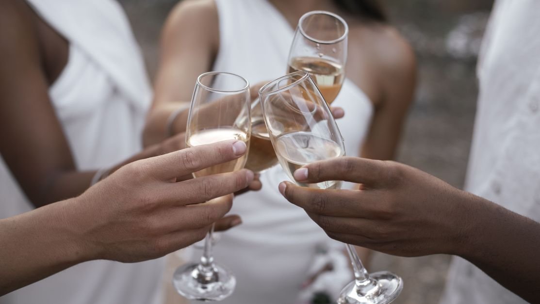 Veja dicas para se manter seguro se for beber nas festas de fim de ano