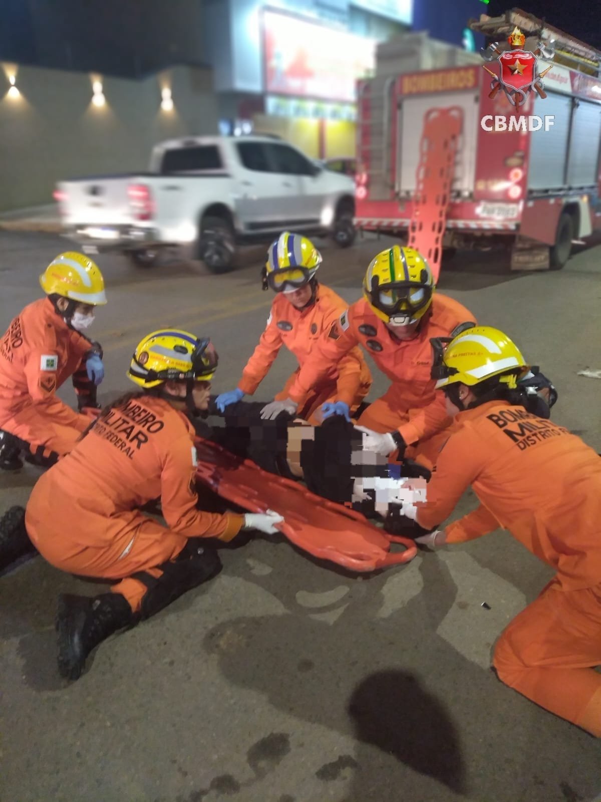 Acidente entre moto e carro resulta em motociclista ferido em Vicente Pires