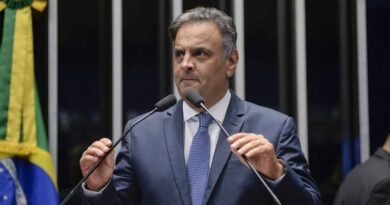 Aécio confirma conversas sobre fusão, mas diz que PSDB não será cooptado