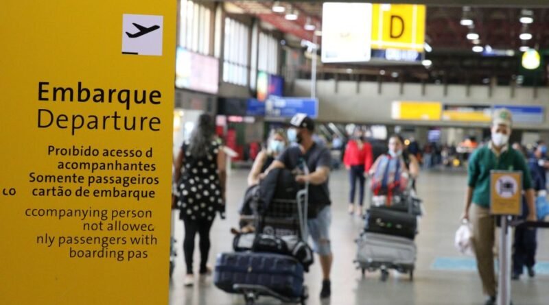 Aeroporto de Guarulhos bate recorde com 43,6 mi de passageiros em 2024