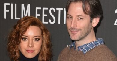 Aubrey Plaza se pronuncia após morte de Jeff Baena