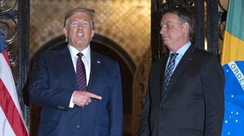 Bolsonaro diz esperar que Trump ajude a reverter sua inelegibilidade