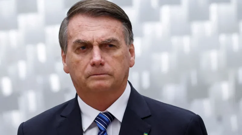 O ex-presidente desvia a atenção da atriz e do filme "Ainda Estou Aqui", atacando o governo Lula e a Lei Rouanet, mas omite detalhes importantes sobre a produção.