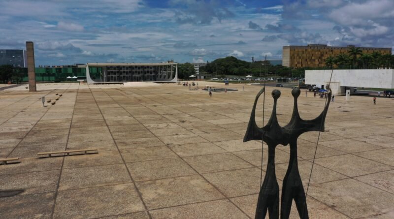 Cerimônia em memória do 8 de janeiro em Brasília deve ter ausências da cúpula dos Poderes