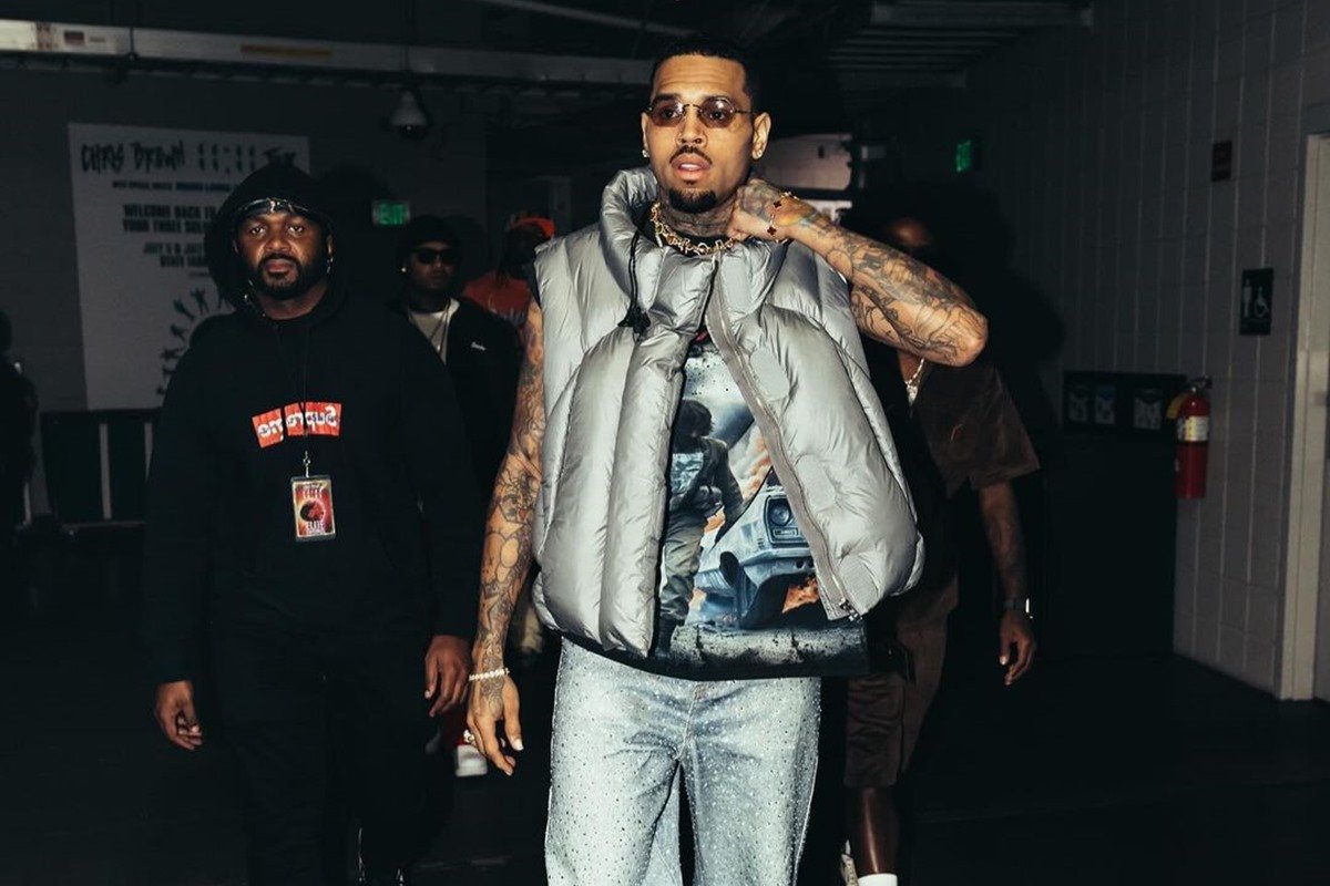 Chris Brown processa Warner em R$ 2,9 bilhões por documentário