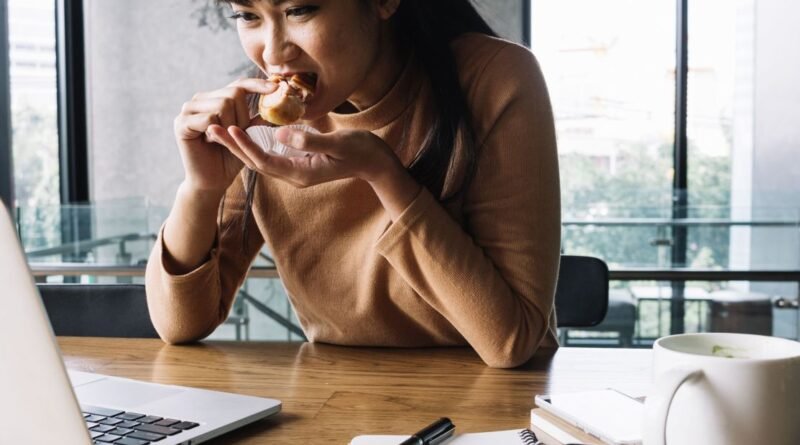 Como as redes sociais podem influenciar hábitos alimentares