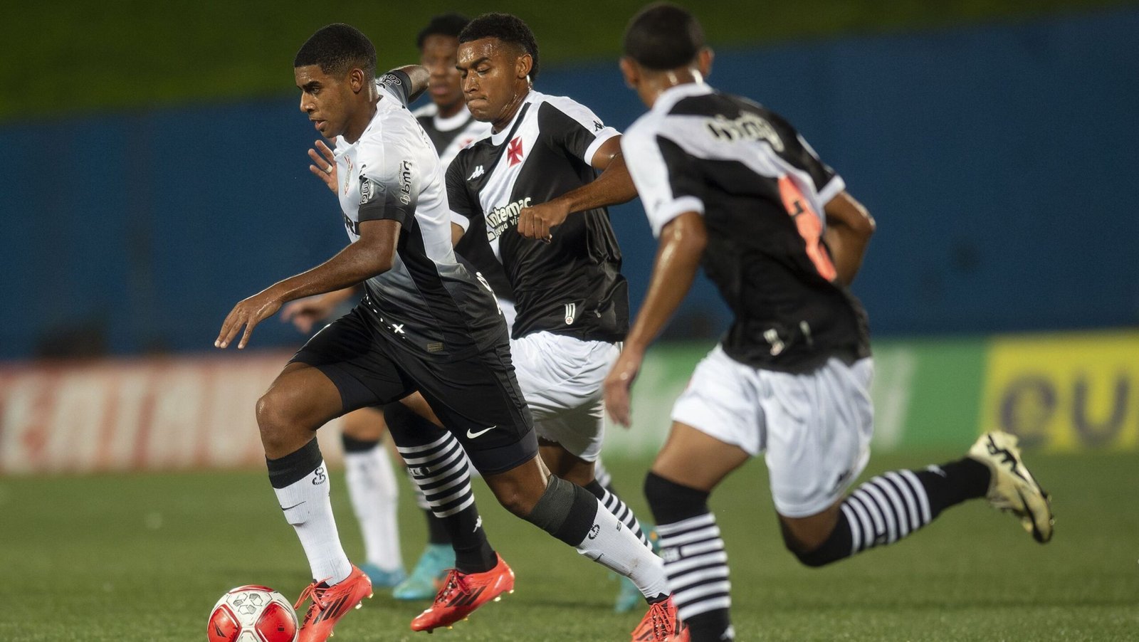 Corinthians vence Vasco e está na semifinal da Copinha