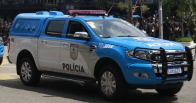 Criminosos tomam ônibus e fazem barricada em Engenho Novo, no Rio