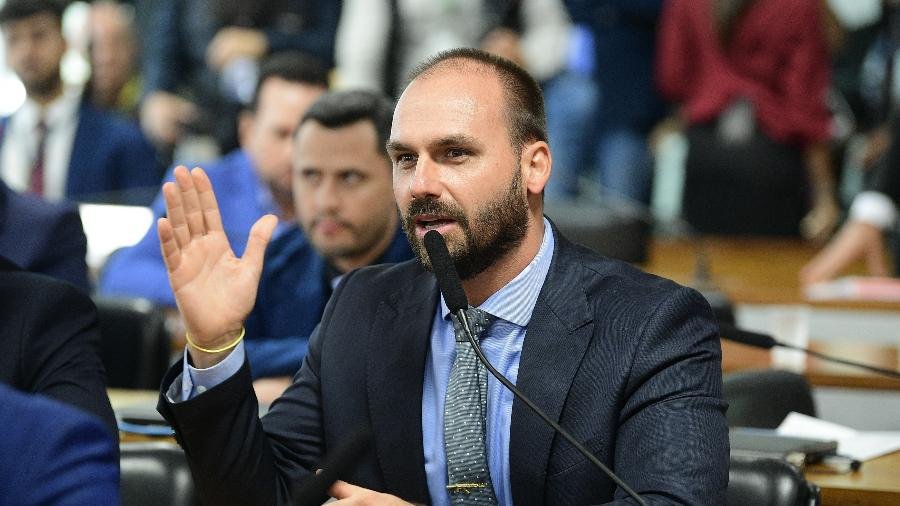 Eduardo Bolsonaro fez chamada de vídeo com pai durante jantar pré-posse de Trump